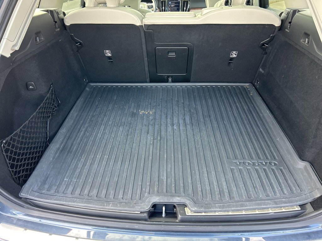 Used 2021 Volvo XC60 T5 Momentum w/ Advanced Package image 14