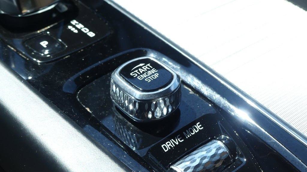 Used 2019 Volvo XC60 T8 Inscription w/ Protection Package Premier image 25