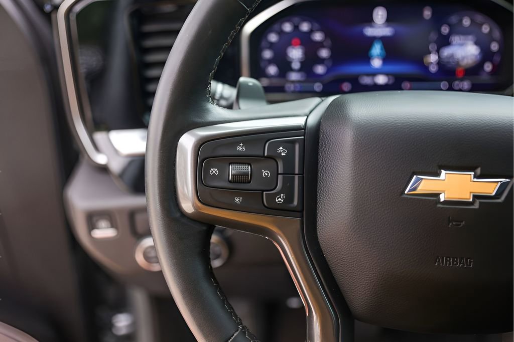 Used 2024 Chevrolet Silverado 1500 High Country RWD image 17