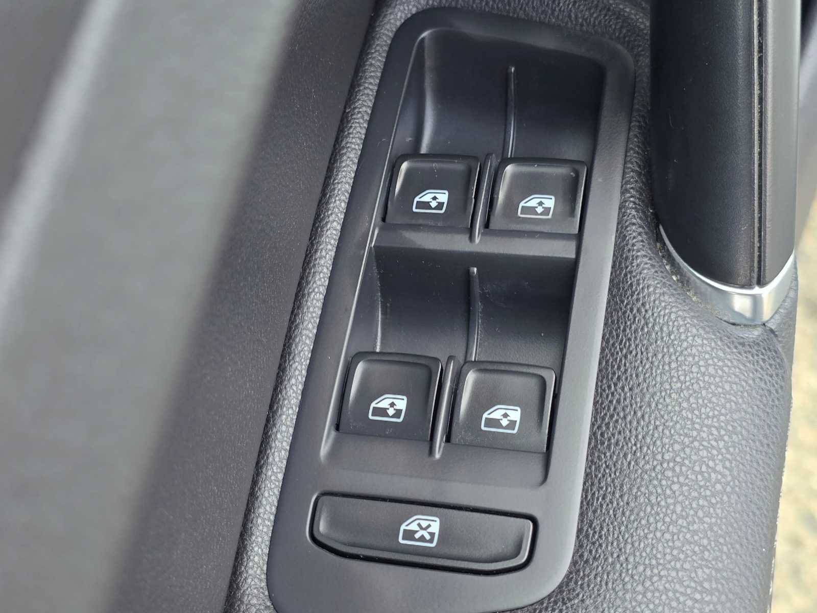 Used 2017 Volkswagen Golf Wolfsburg Edition FWD image 21
