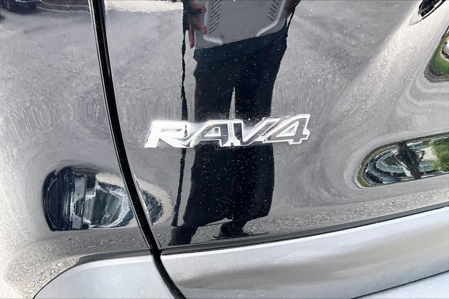 Used 2025 Toyota RAV4 XLE AWD/4WD image 30