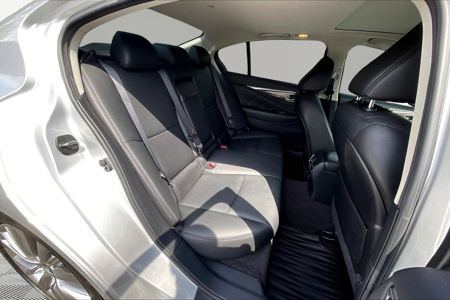 Used 2018 INFINITI Q50 Luxe w/ Essential Package (3.0T Luxe) AWD/4WD image 26