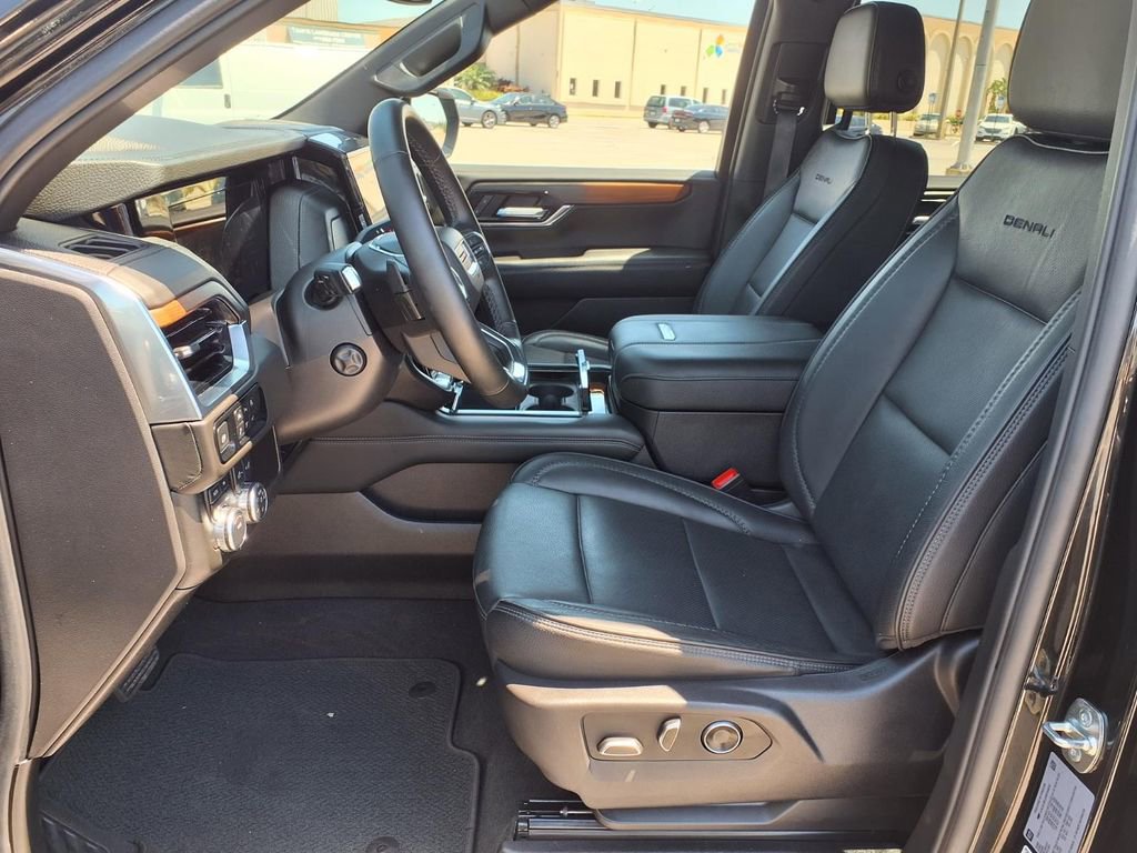 Used 2025 GMC Yukon XL Denali image 26