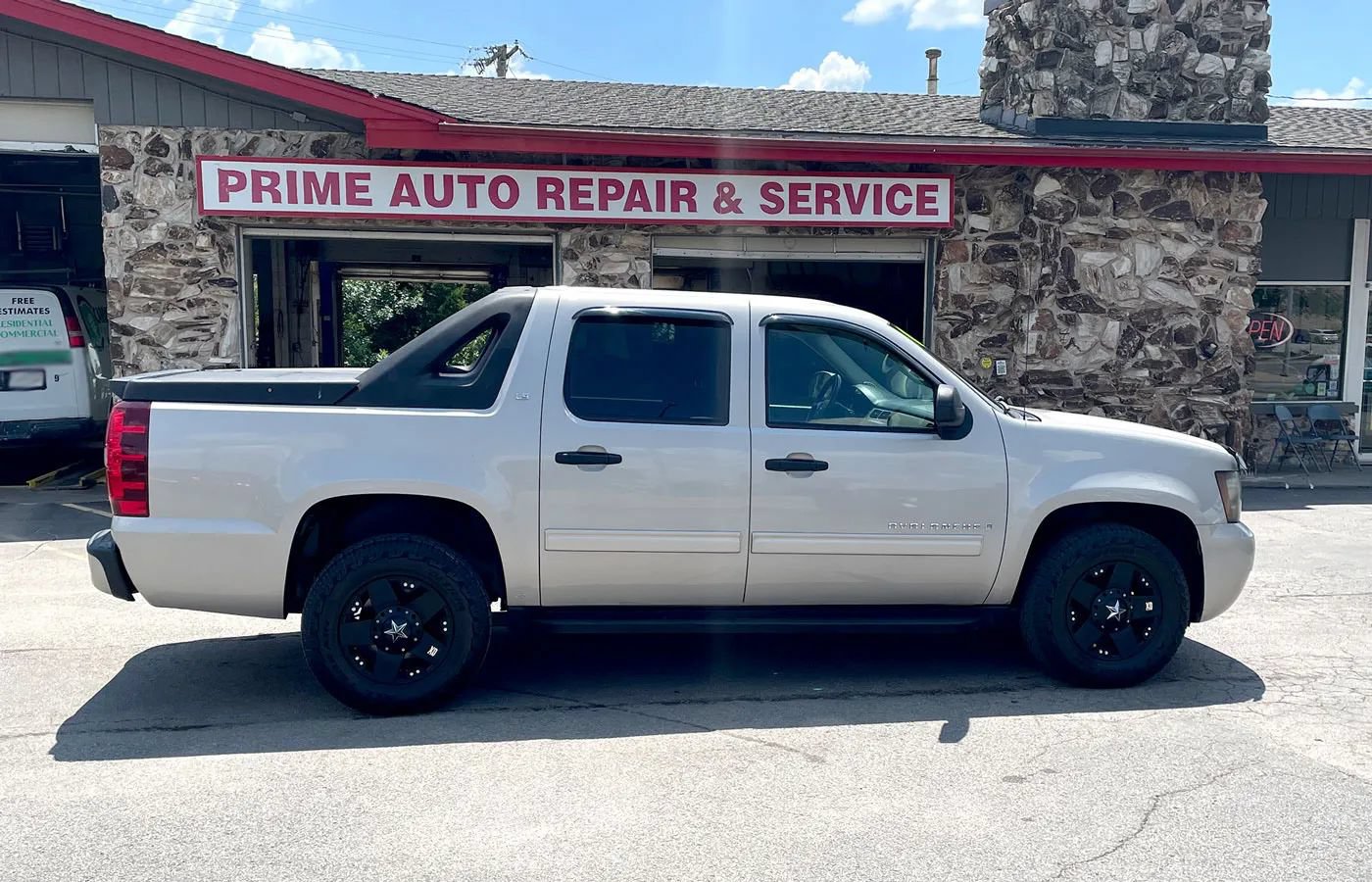 Used 2009 Chevrolet Avalanche LS AWD/4WD image 8