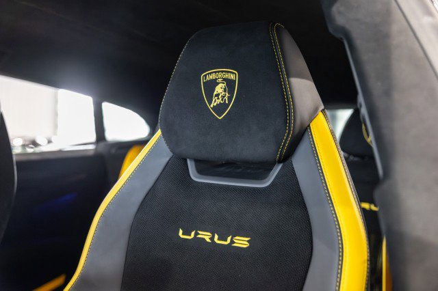 Used 2024 Lamborghini Urus Performante AWD/4WD image 36