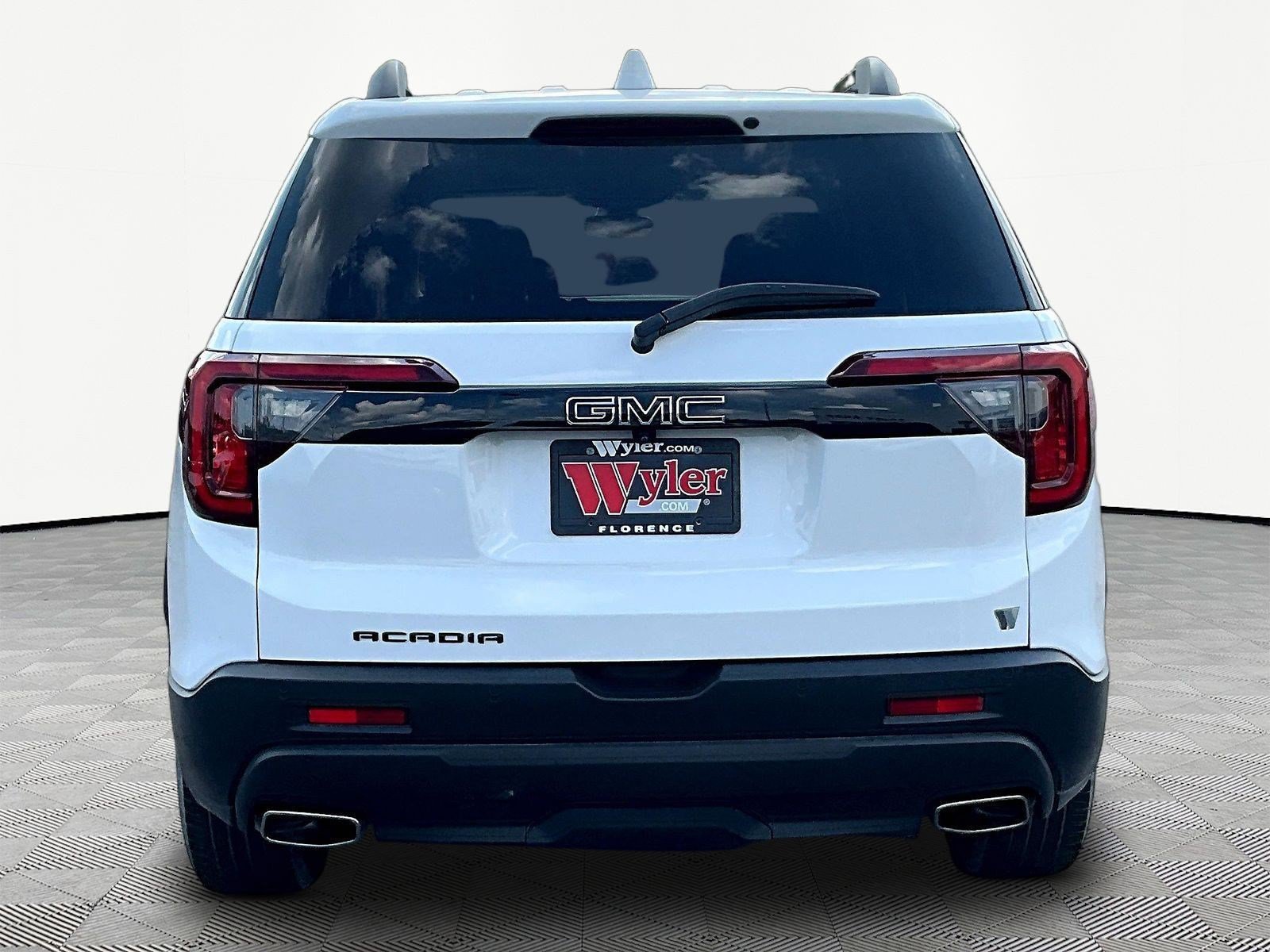 Used 2023 GMC Acadia SLT w/ Elevation Edition FWD image 5