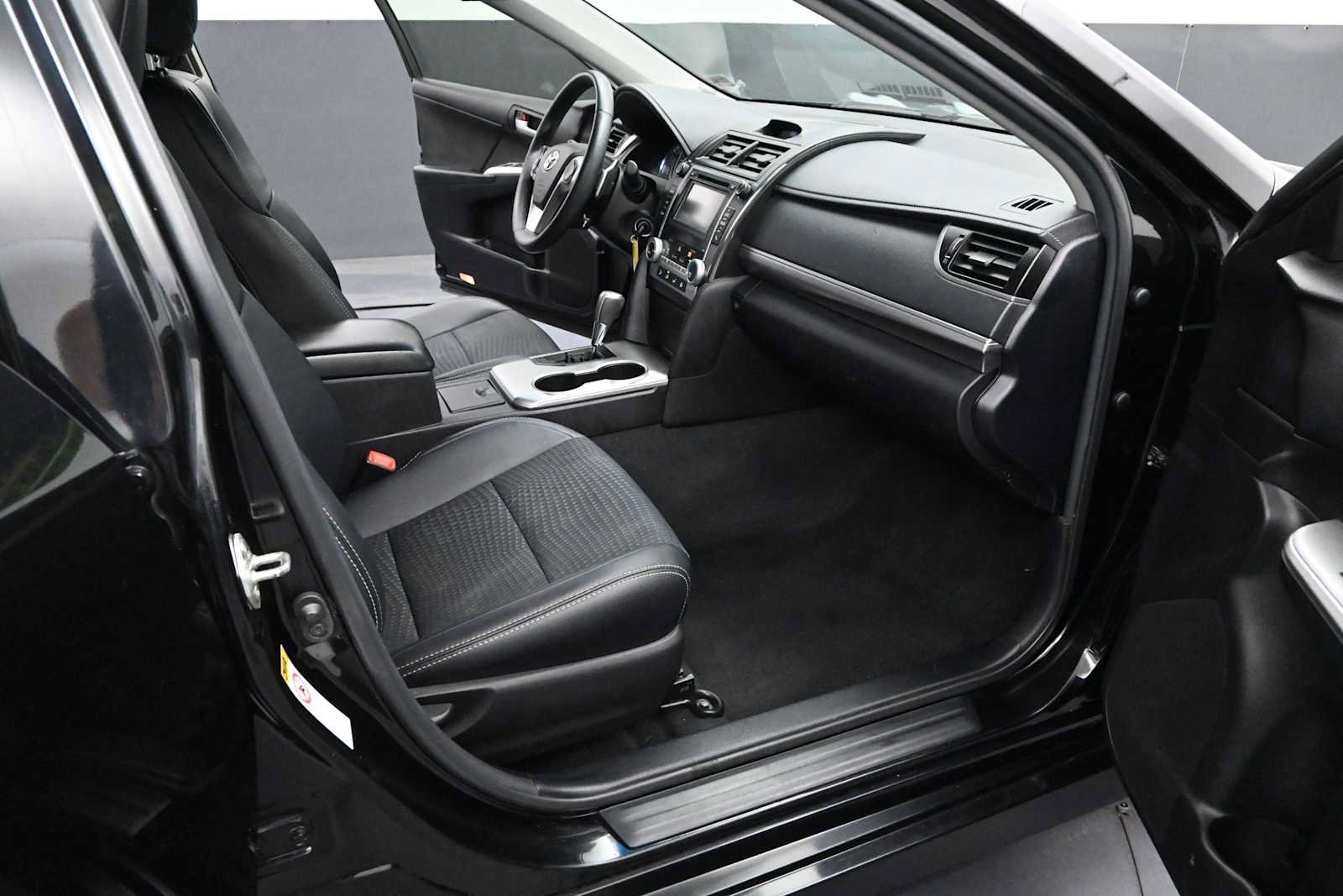 Used 2014 Toyota Camry SE FWD image 60