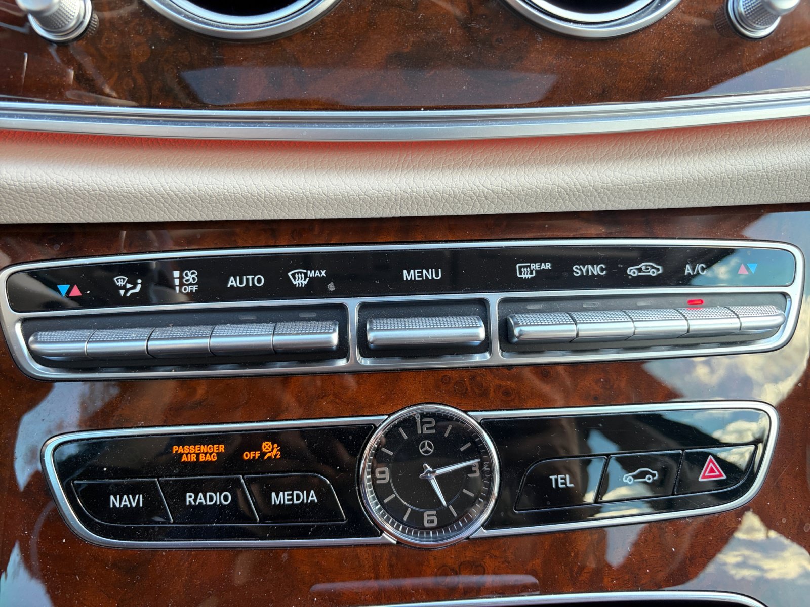 Used 2019 Mercedes-Benz E 300 4MATIC image 25