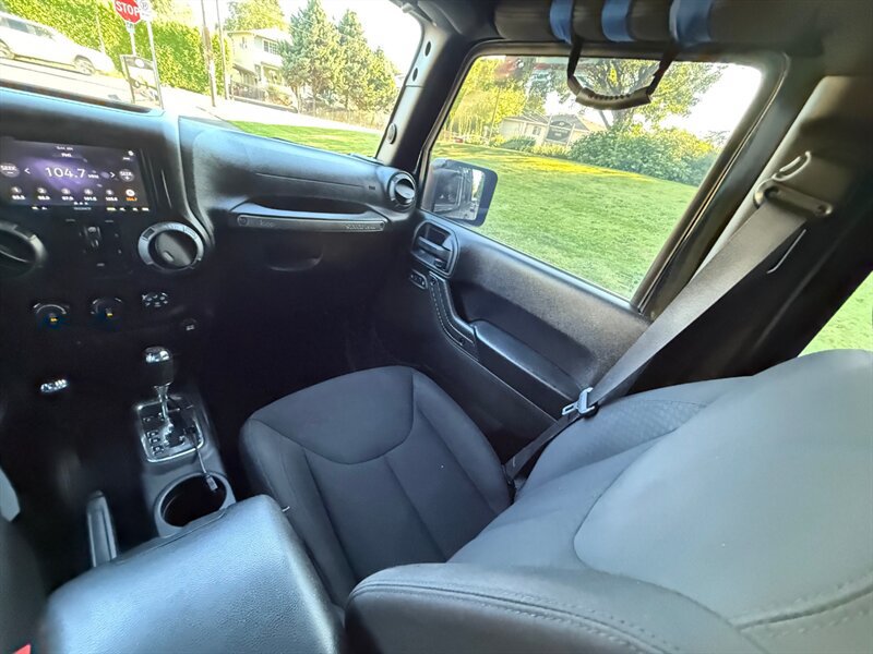 Used 2015 Jeep Wrangler Unlimited Sport w/ Quick Order Package 24S AWD/4WD image 19