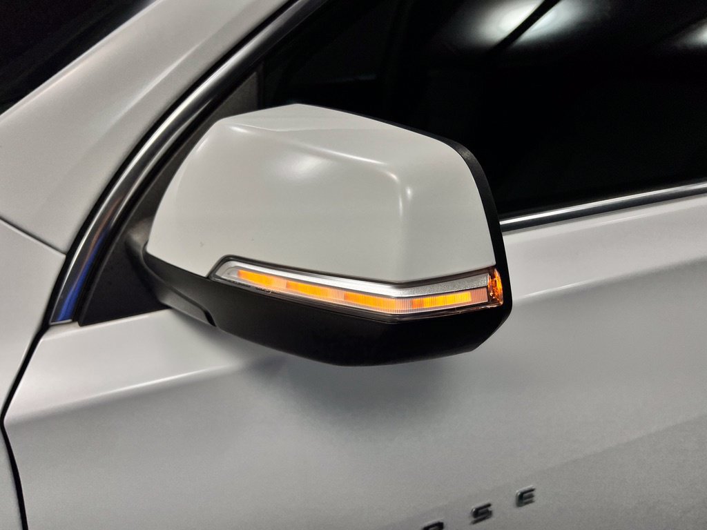 Used 2023 Chevrolet Traverse LT FWD image 28