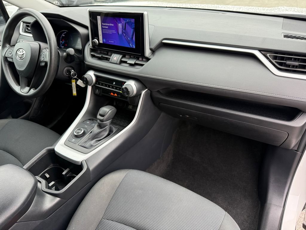 Certified 2024 Toyota RAV4 LE AWD/4WD image 17
