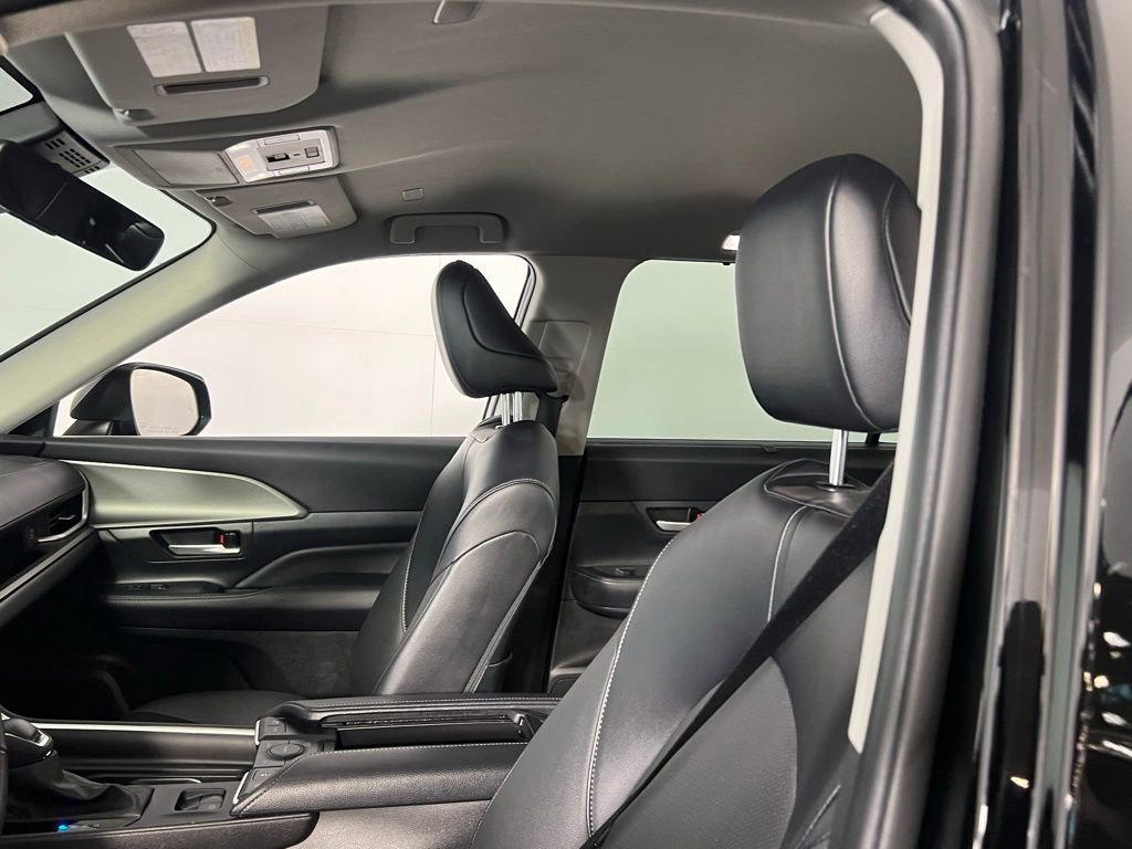 Used 2025 Toyota Grand Highlander AWD image 25