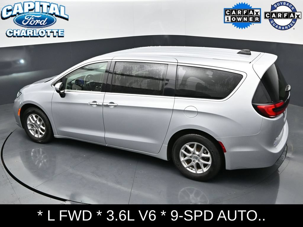 Used 2023 Chrysler Pacifica Touring-L FWD image 29