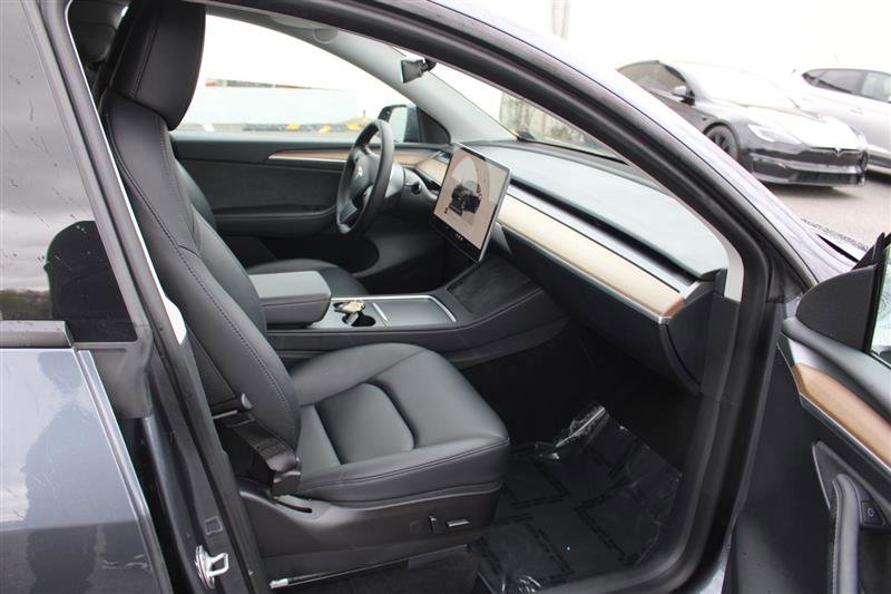 Used 2023 Tesla Model Y Long Range image 10