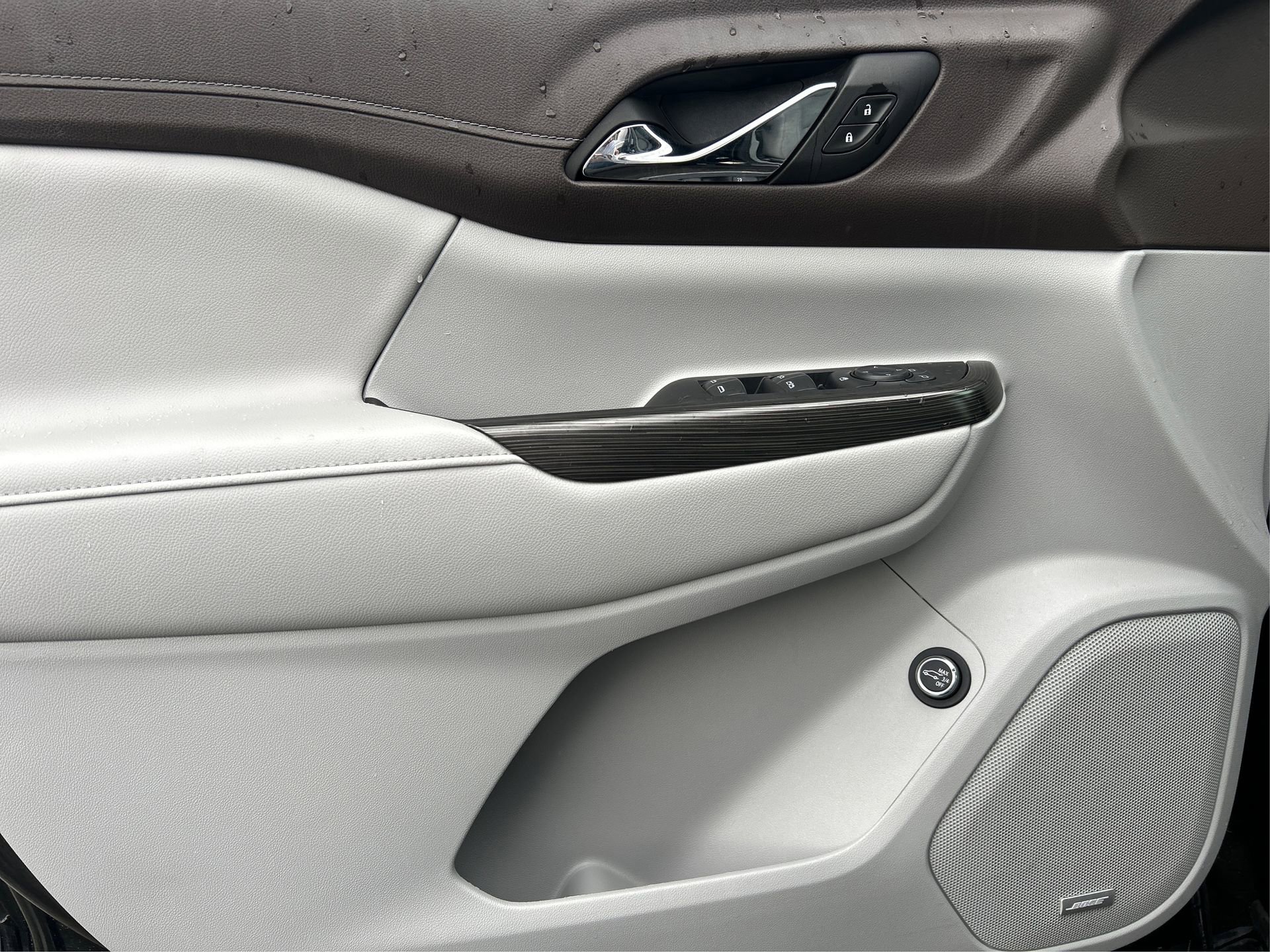 Certified 2023 GMC Acadia SLT image 25