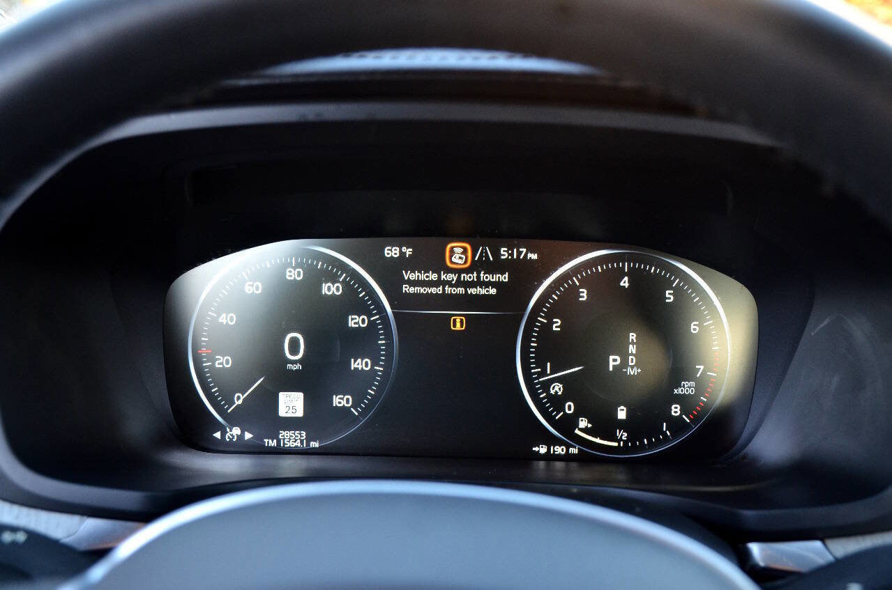 Used 2022 Volvo S60 B5 Inscription image 22