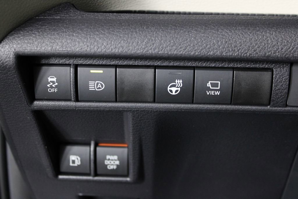 Used 2025 Toyota Sienna Platinum image 25