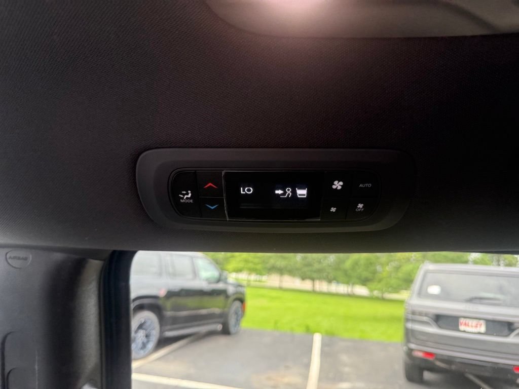 Used 2025 Chrysler Pacifica Select w/ Uconnect Theater Family Group AWD/4WD image 45