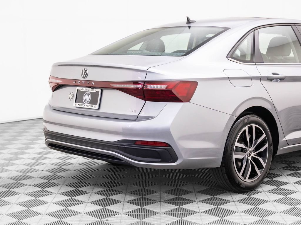 Used 2025 Volkswagen Jetta SE image 29