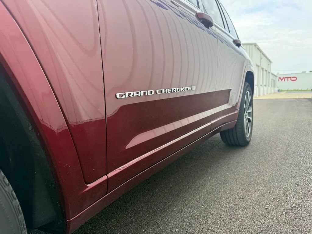 Used 2022 Jeep Grand Cherokee Overland AWD/4WD image 5