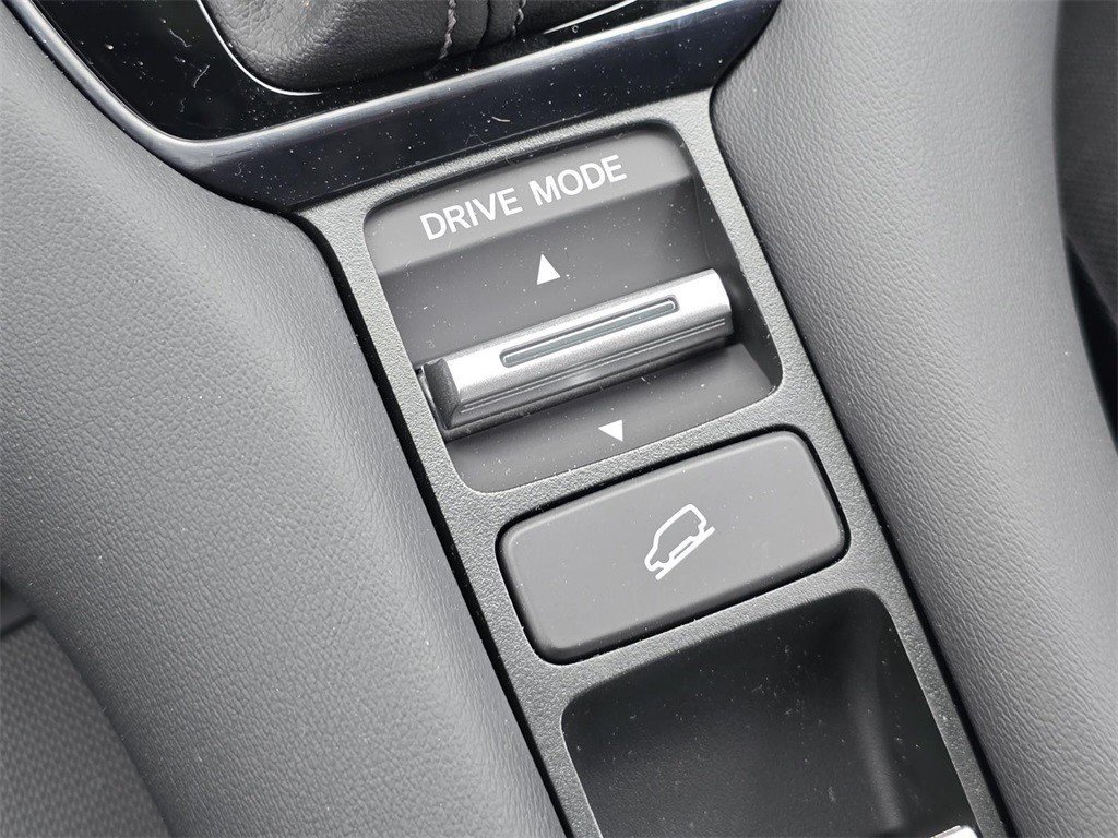 Used 2025 Honda HR-V LX image 8