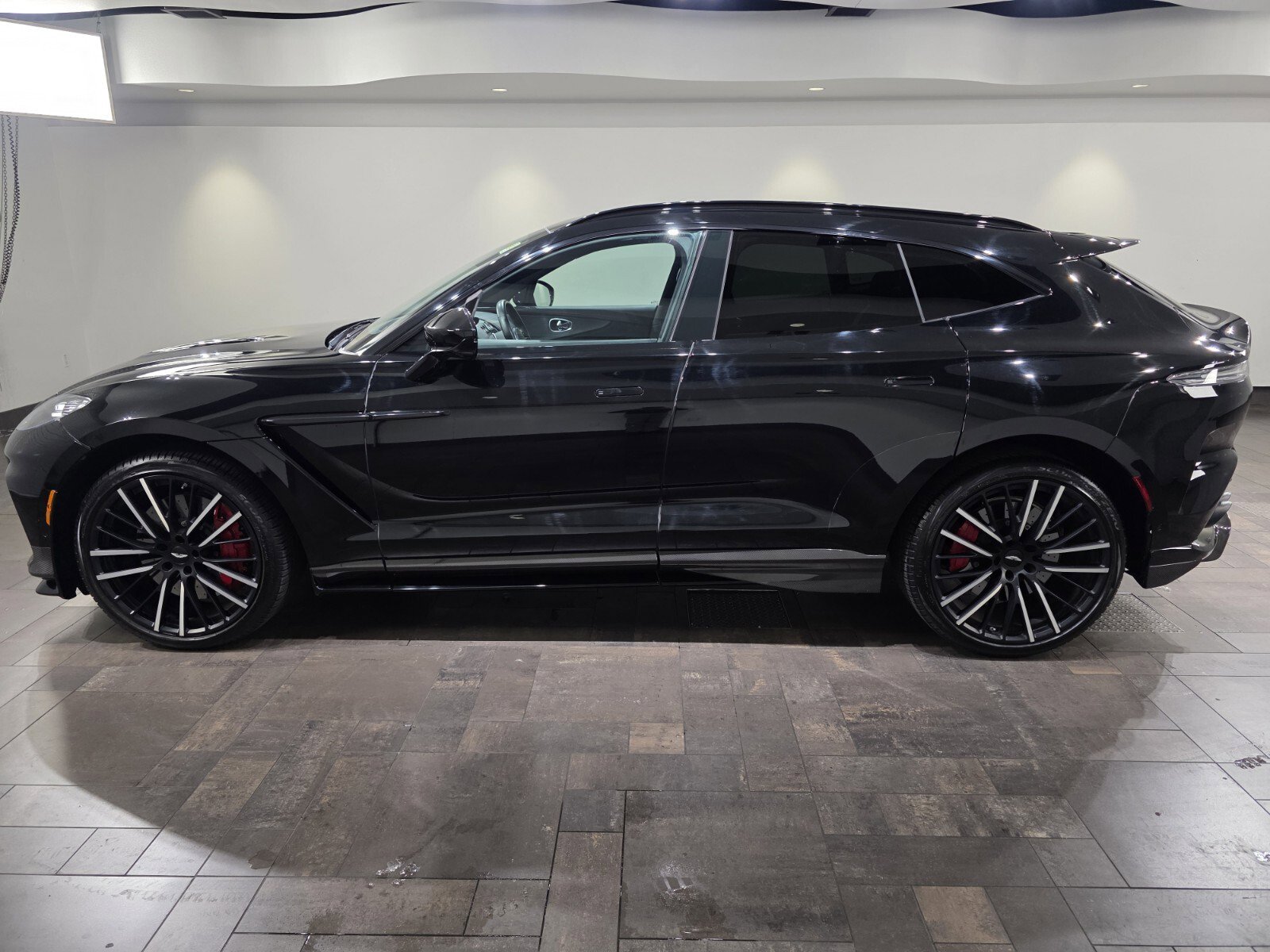 Used 2023 Aston Martin DBX 707 image 25