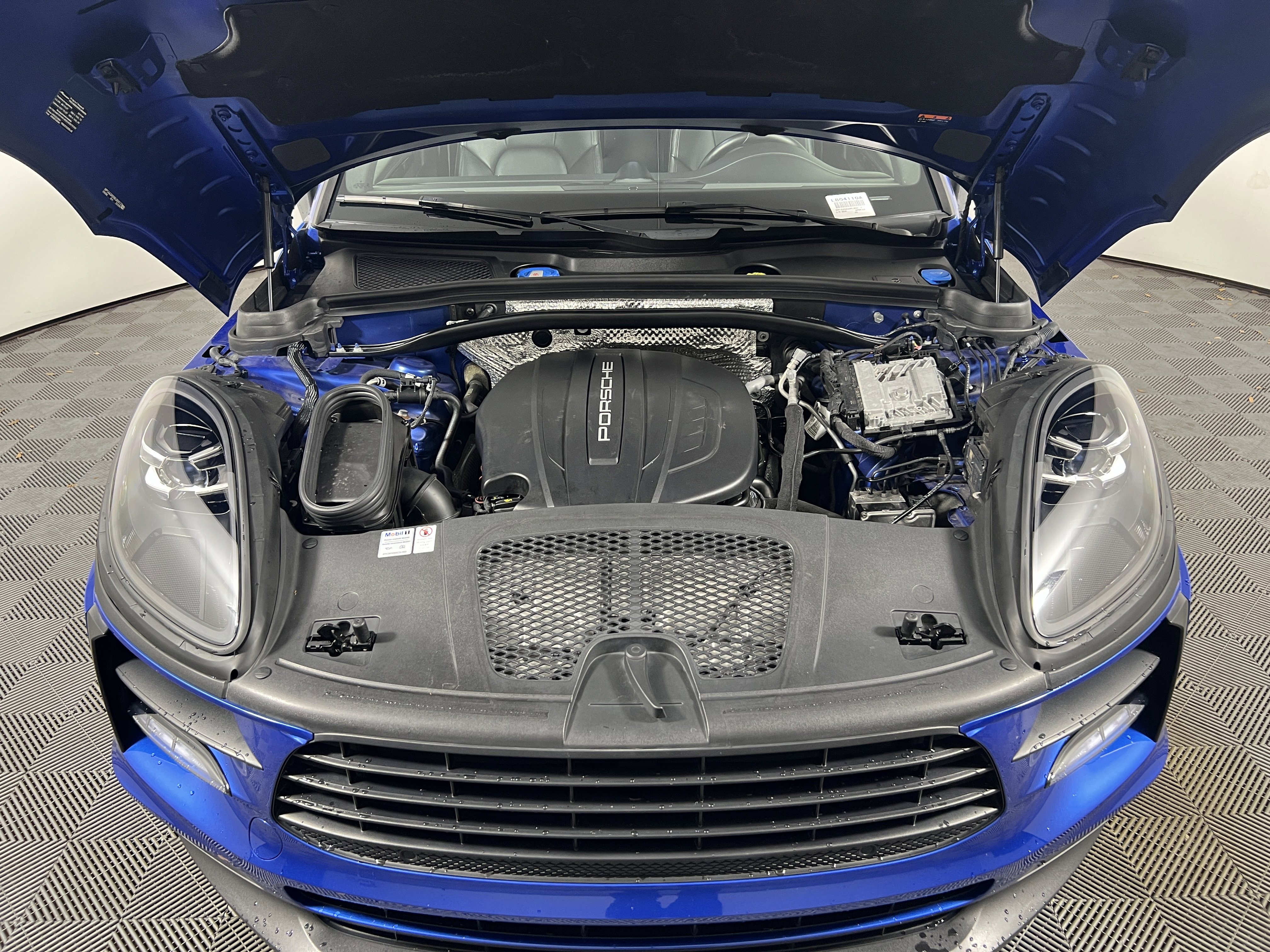 Certified 2019 Porsche Macan AWD/4WD image 22