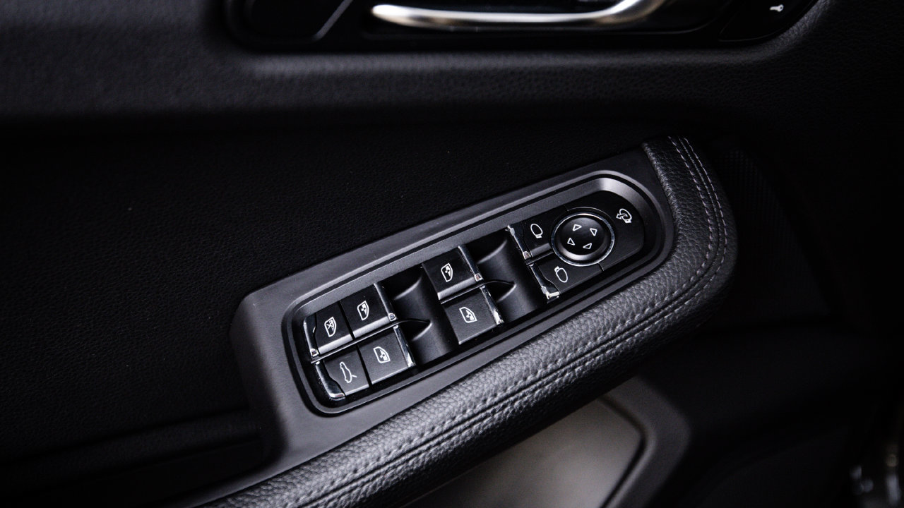 Certified 2023 Porsche Macan AWD/4WD image 22