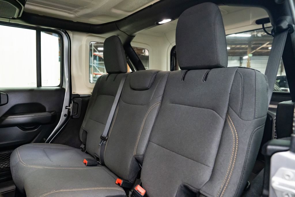 Used 2020 Jeep Wrangler Unlimited Sahara image 24
