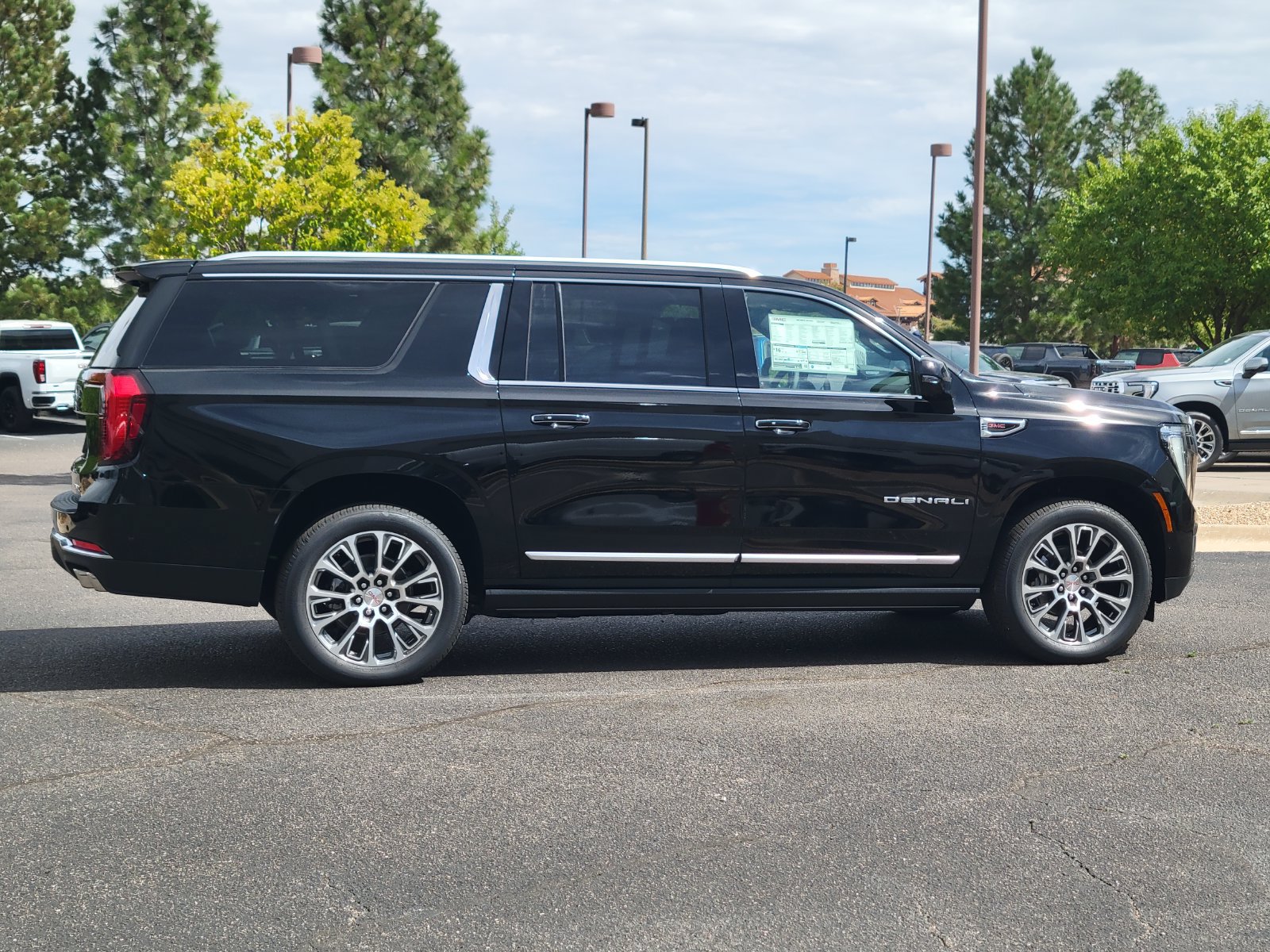 New 2026 GMC Yukon XL Denali w/ Denali Reserve Package AWD/4WD image 2