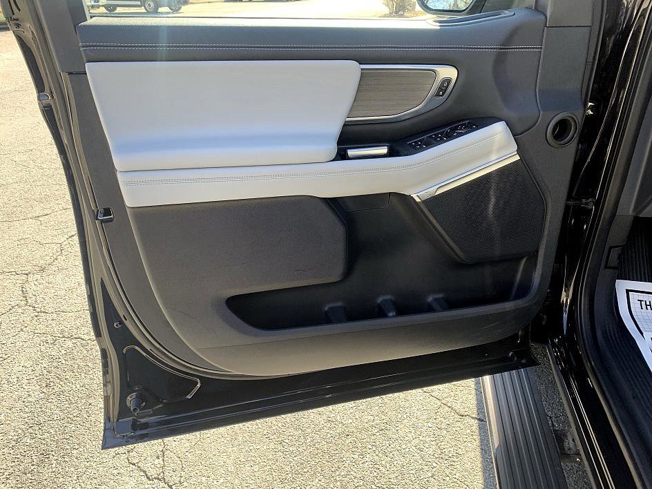 Used 2025 Ford Expedition Max Platinum image 9