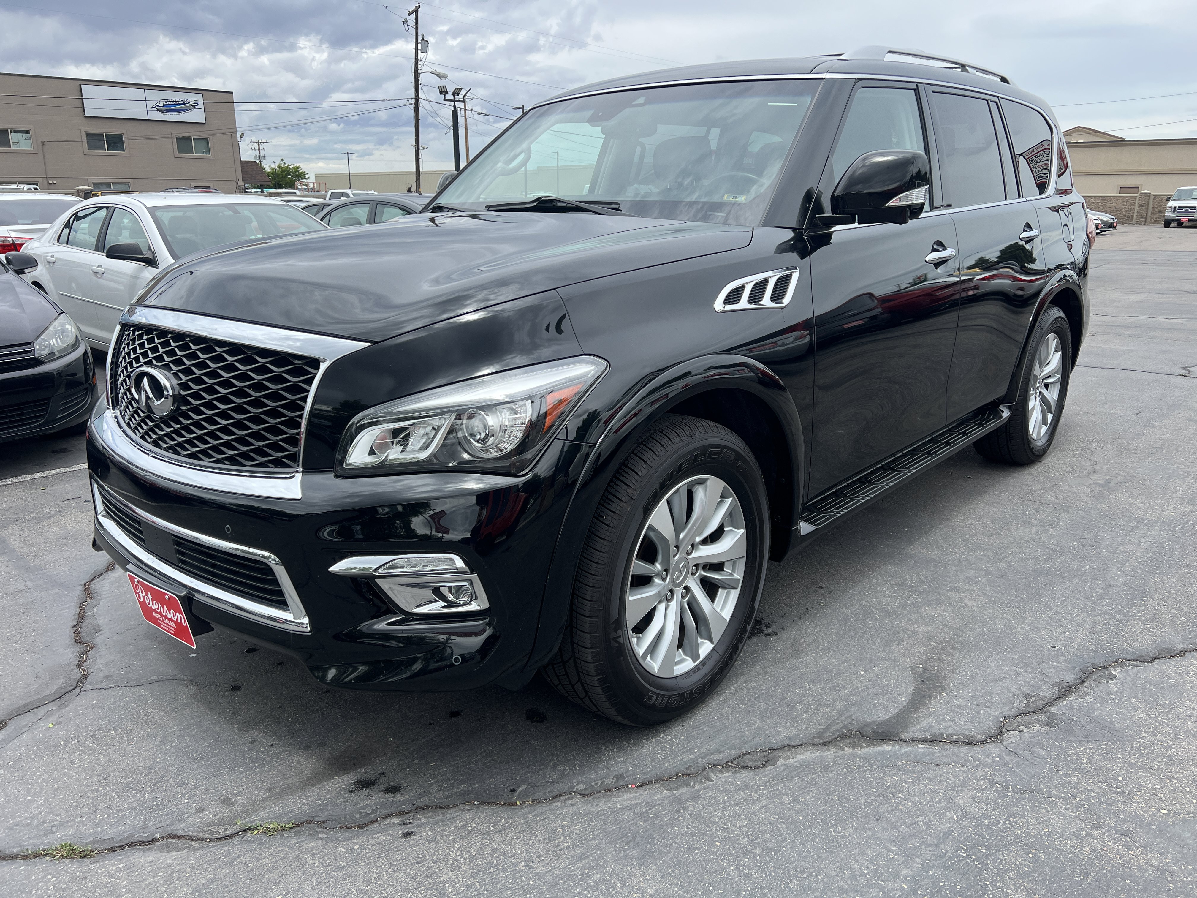 Used 2017 INFINITI QX80 4WD w/ Driver Assistance Package image 2