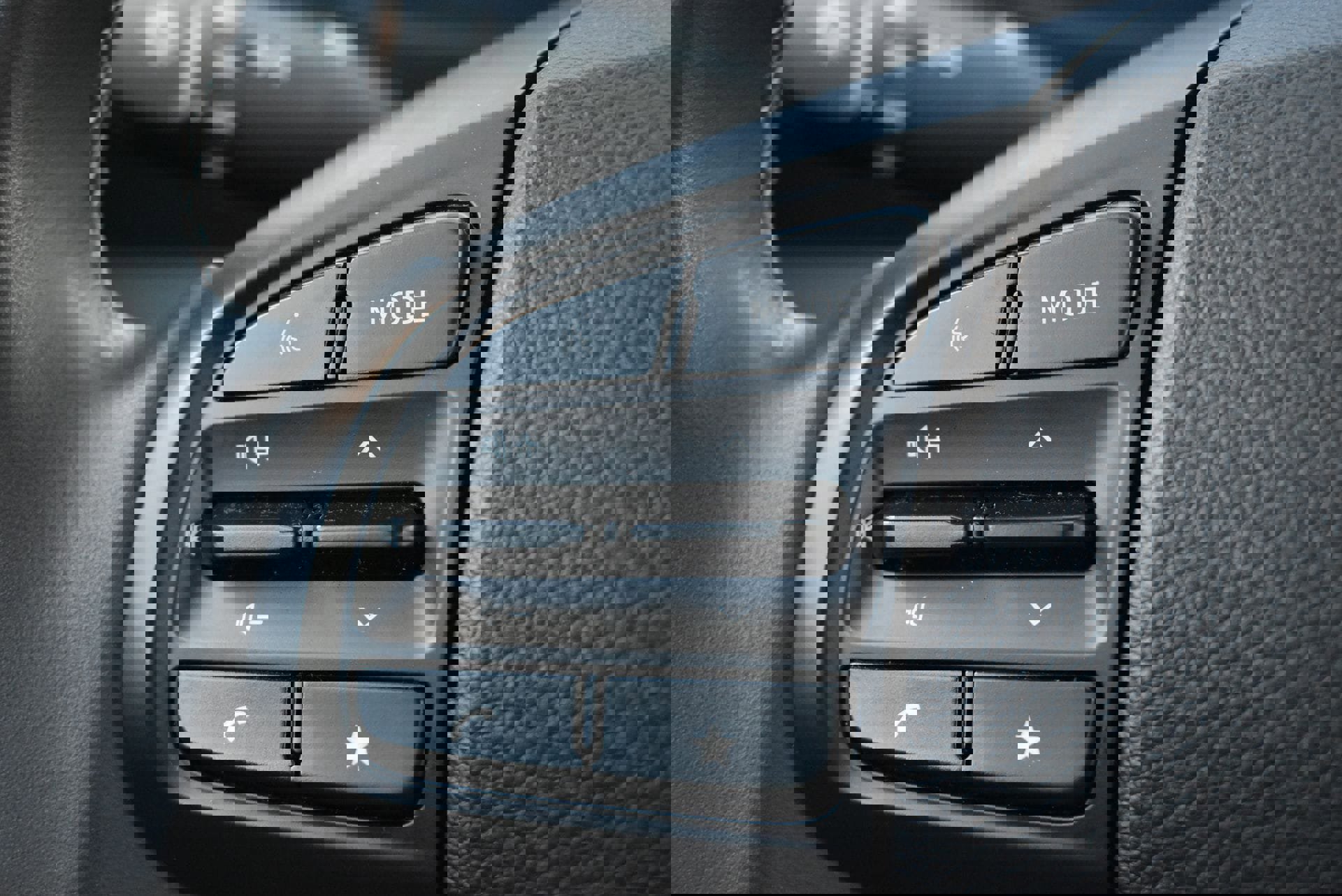 Used 2025 Hyundai Venue SEL FWD image 19