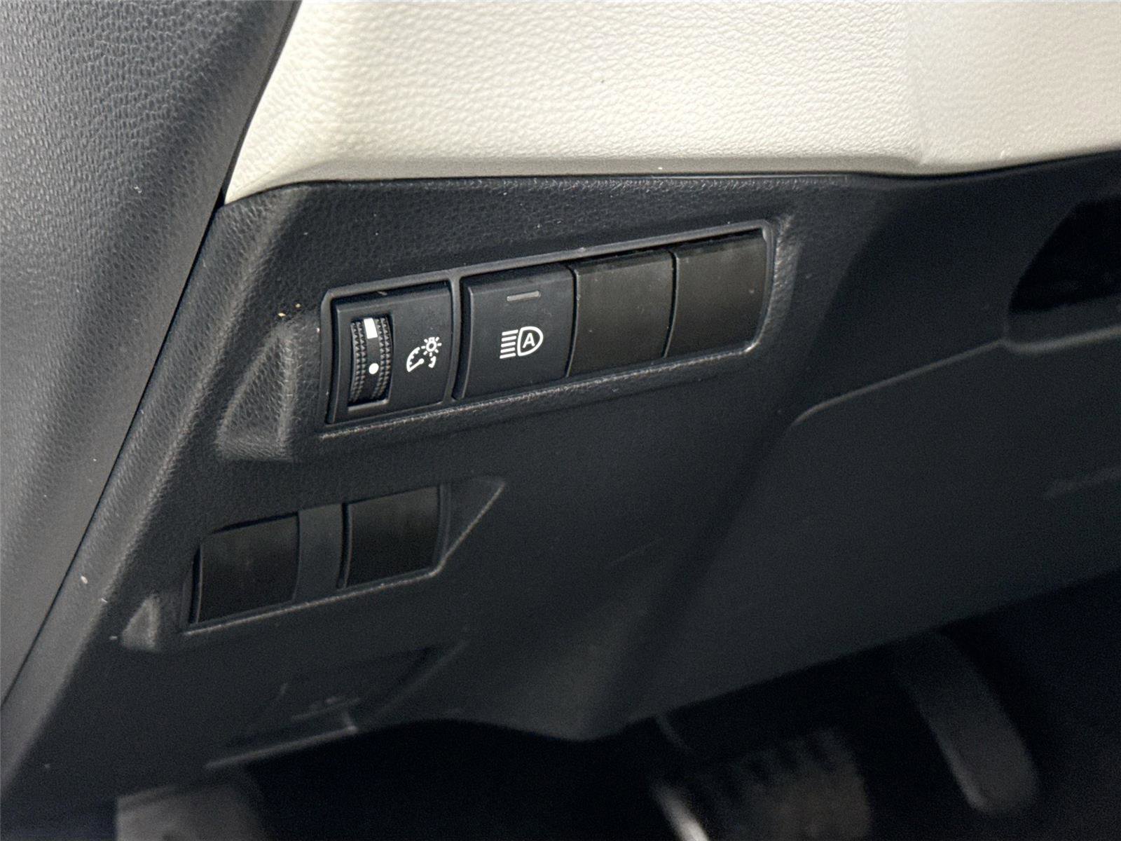 Certified 2024 Toyota Corolla Cross L FWD image 15