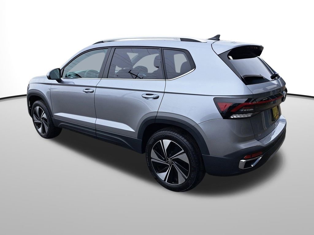 New 2025 Volkswagen Taos SE image 8