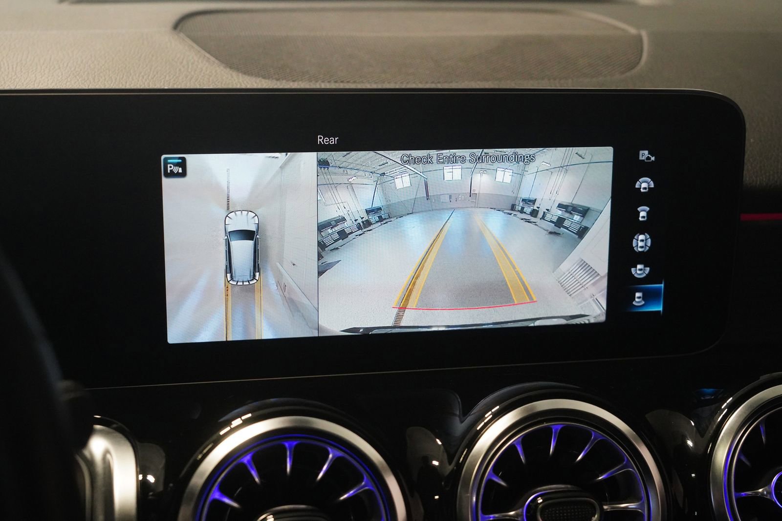 Used 2023 Mercedes-Benz GLB 250 4MATIC image 24