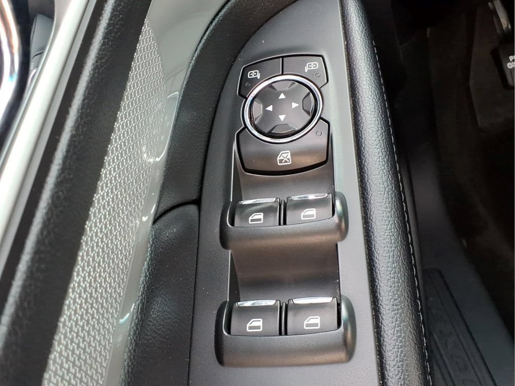 Used 2017 Ford Explorer XLT FWD image 16