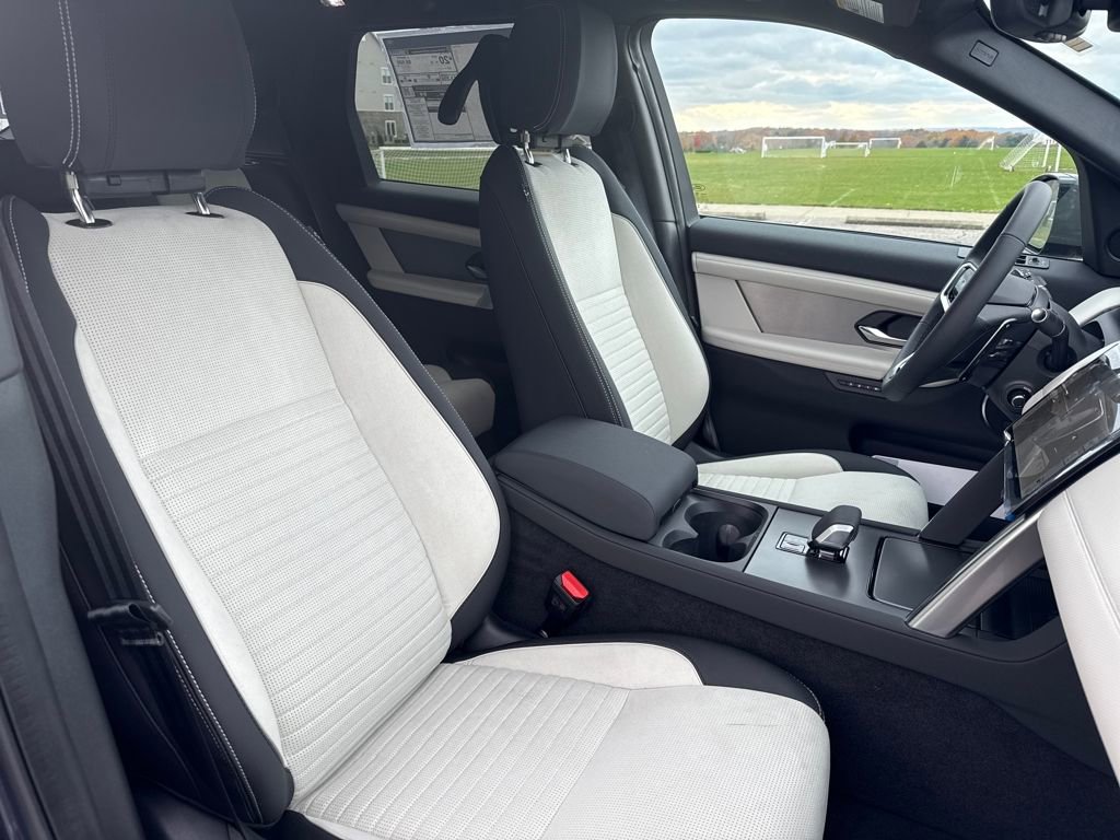 New 2025 Land Rover Discovery Sport Dynamic SE AWD/4WD image 15