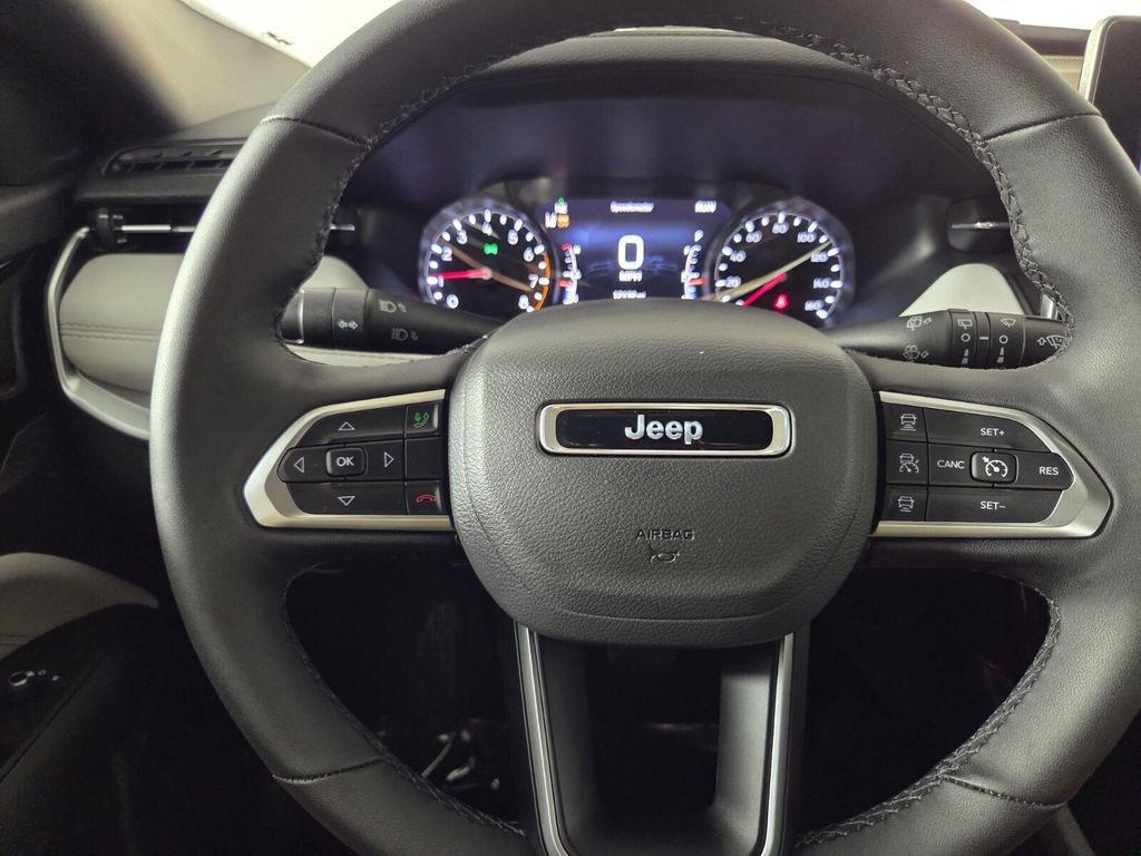 Certified 2025 Jeep Compass Limited image 18