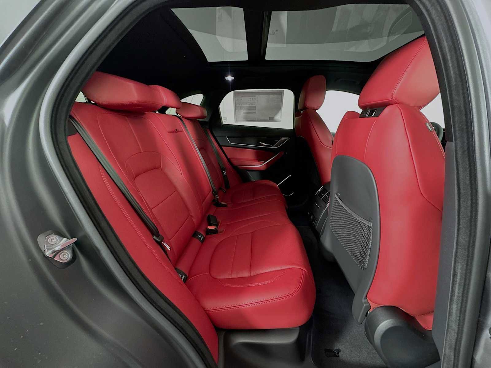 New 2025 Jaguar F-PACE R-Dynamic S image 27