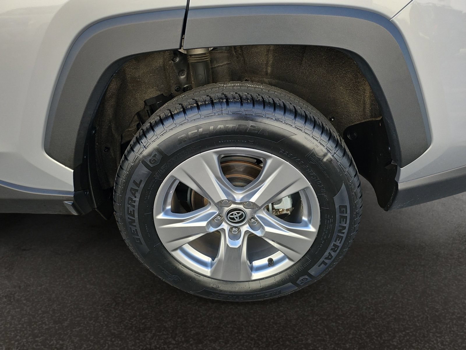 Used 2024 Toyota RAV4 XLE FWD image 46