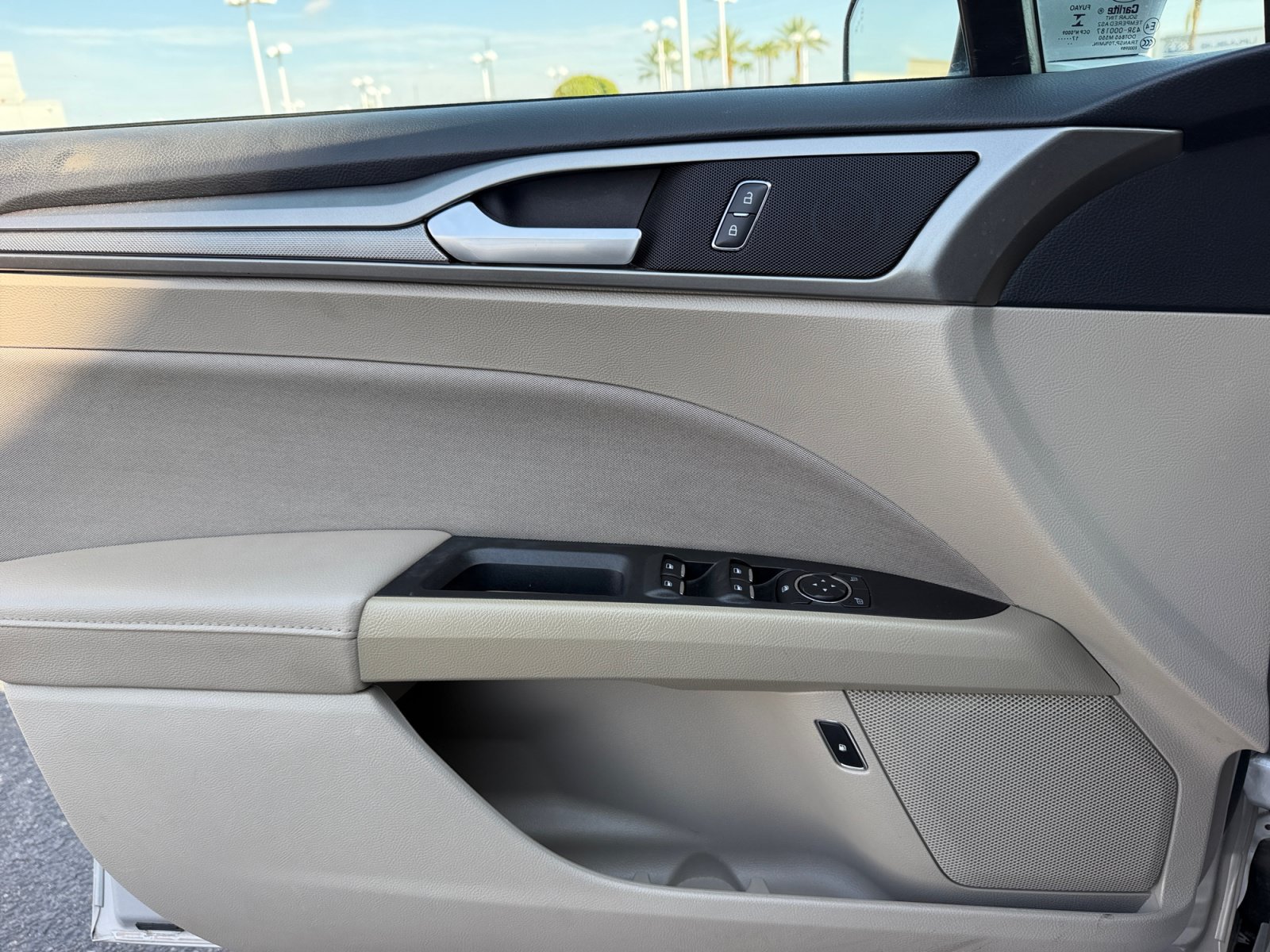 Used 2018 Ford Fusion SE FWD image 13