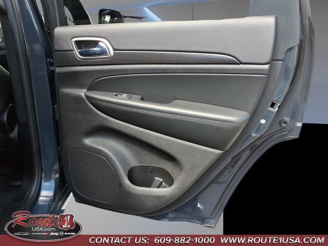 Used 2018 Jeep Grand Cherokee Altitude AWD/4WD image 16