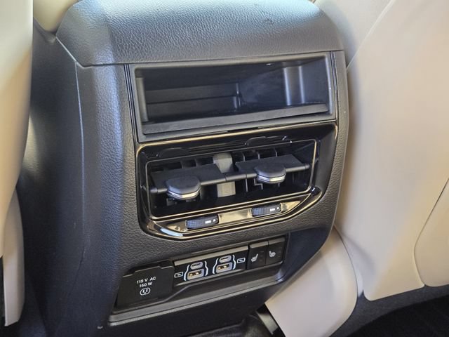 Certified 2023 Jeep Grand Cherokee Limited w/ Black Appearance Package AWD/4WD image 31