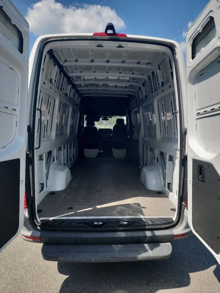 Used 2022 Mercedes-Benz Sprinter 2500 image 7