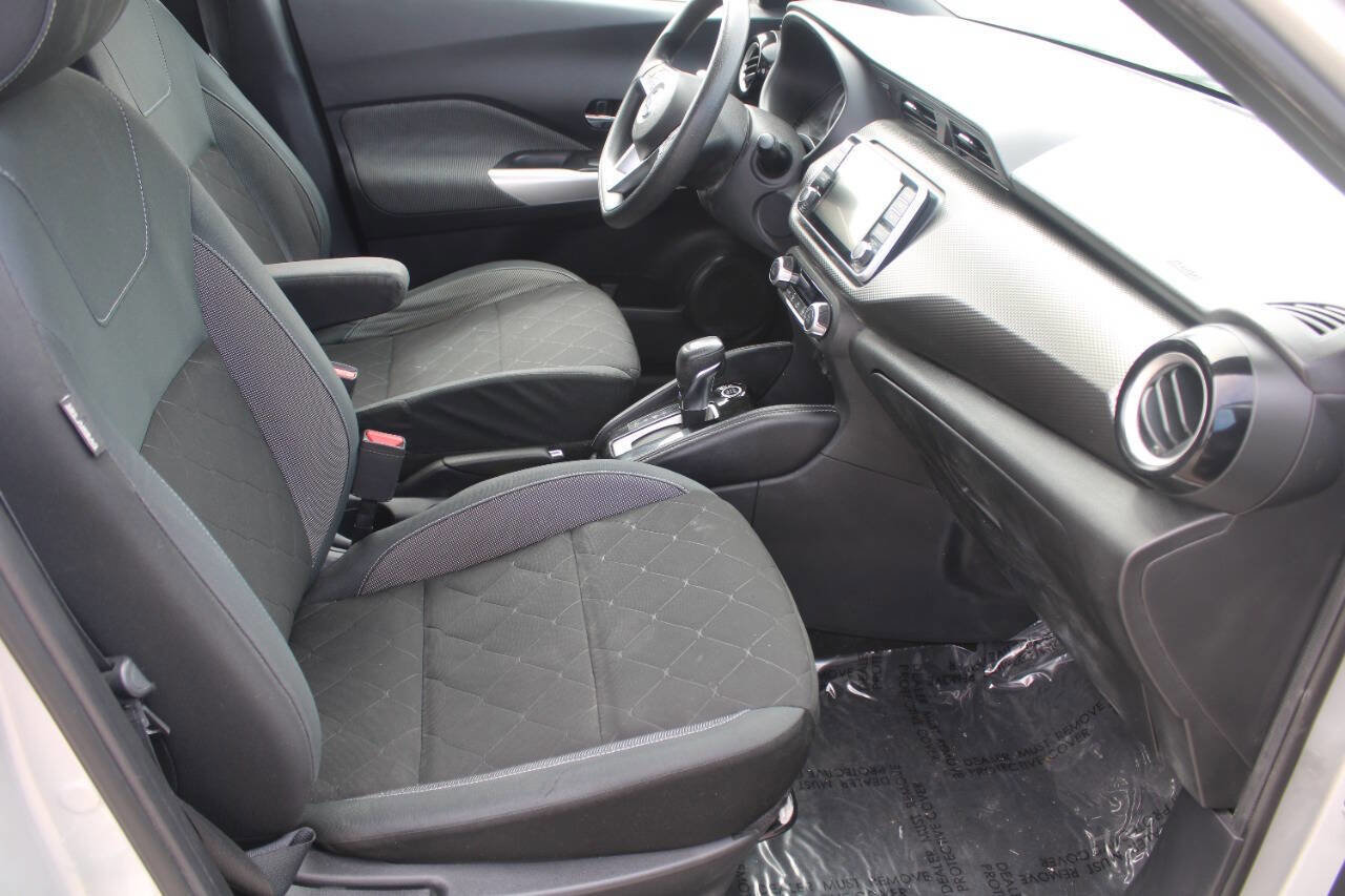 Used 2020 Nissan Kicks SV image 22