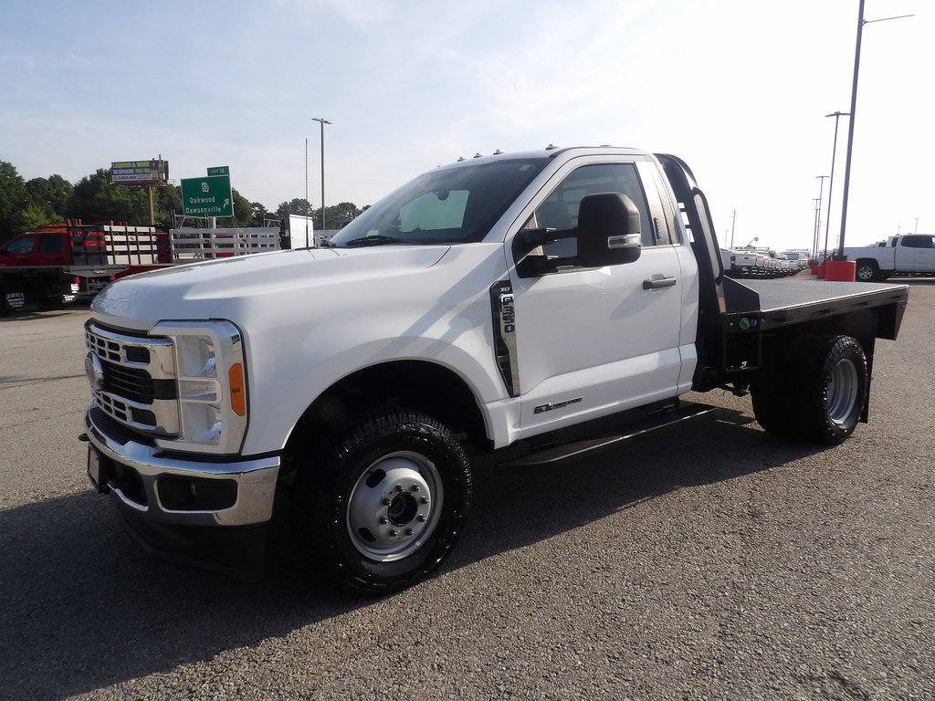 Used 2023 Ford F350 XLT AWD/4WD image 3