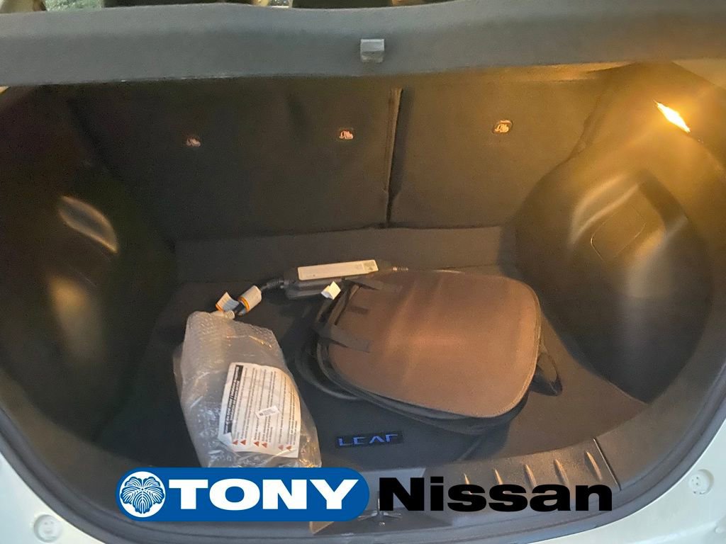 Used 2020 Nissan Leaf SV w/ SV Technology Package image 11