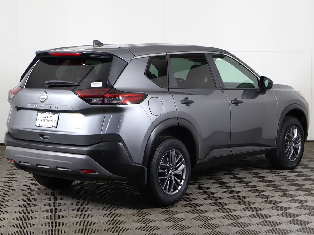 Used 2023 Nissan Rogue S AWD/4WD image 7