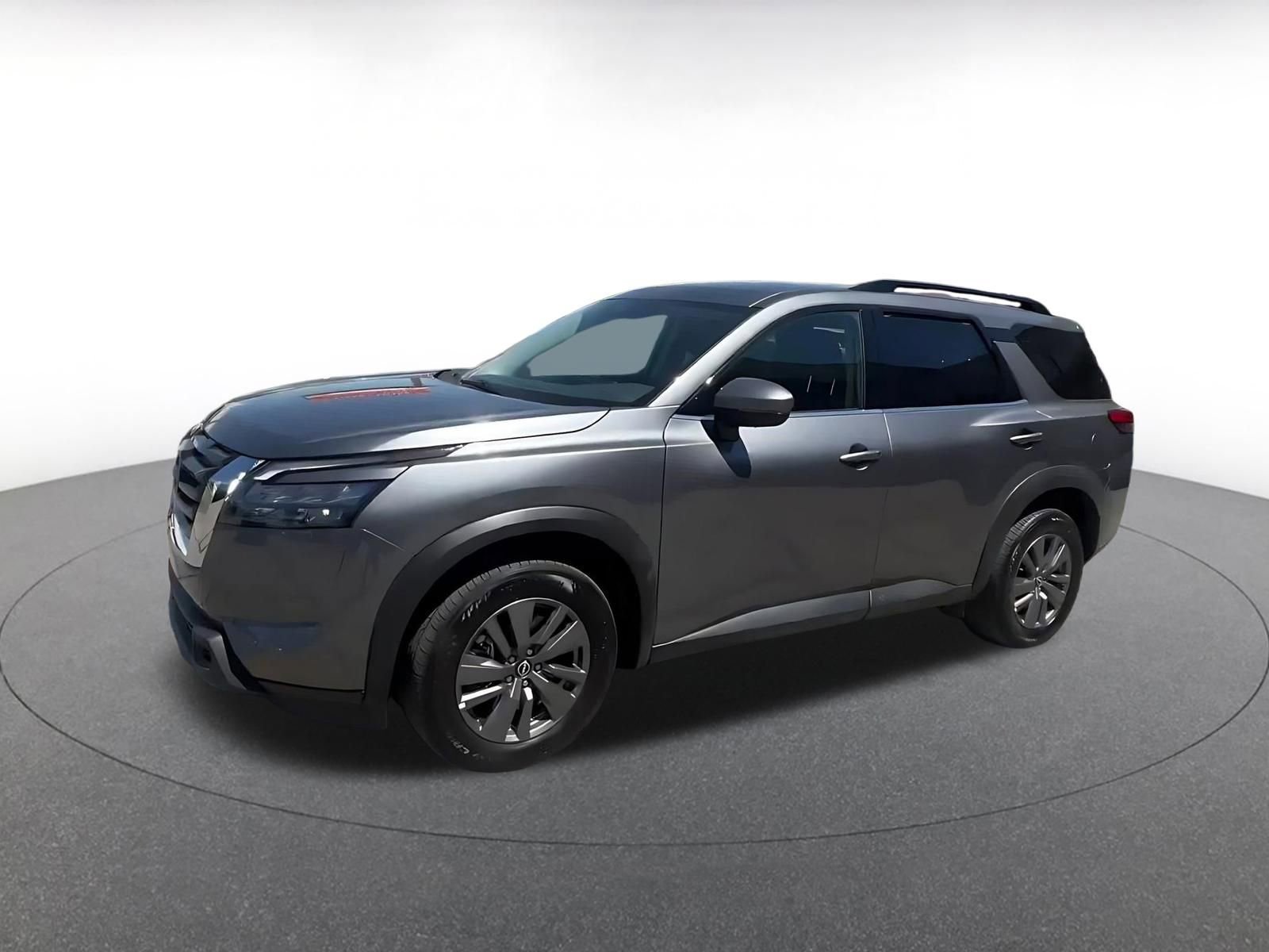 Used 2025 Nissan Pathfinder SV image 7